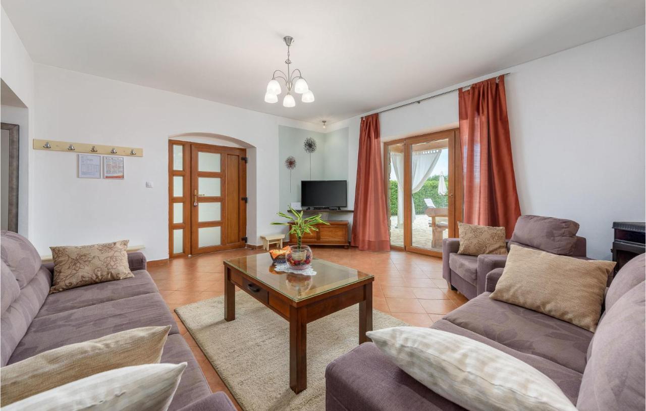 Cozy Home In Pamici With Kitchen 외부 사진