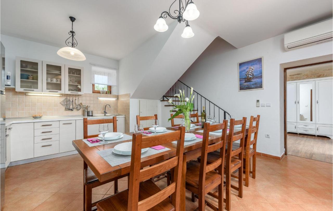 Cozy Home In Pamici With Kitchen 외부 사진