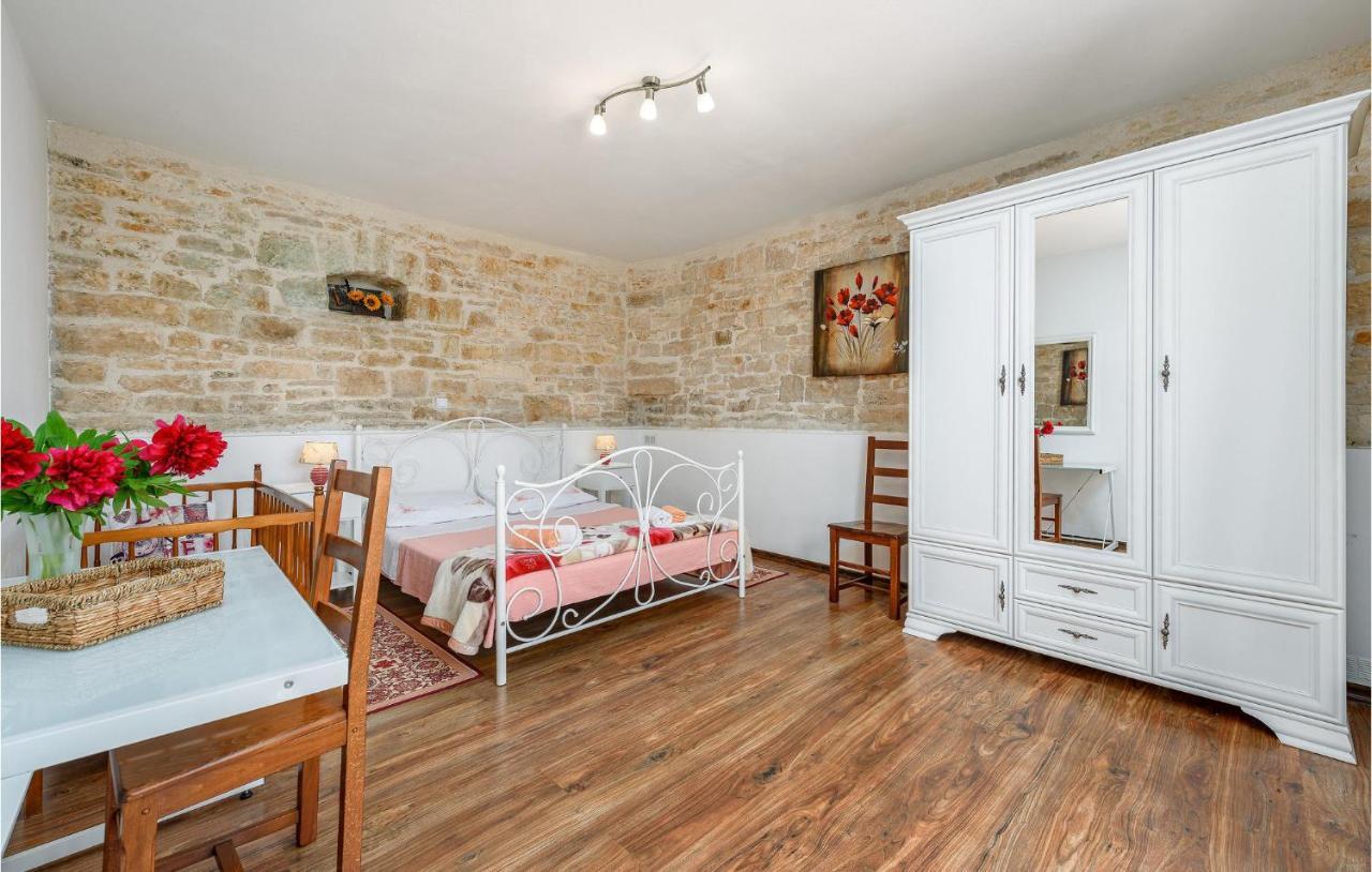Cozy Home In Pamici With Kitchen 외부 사진