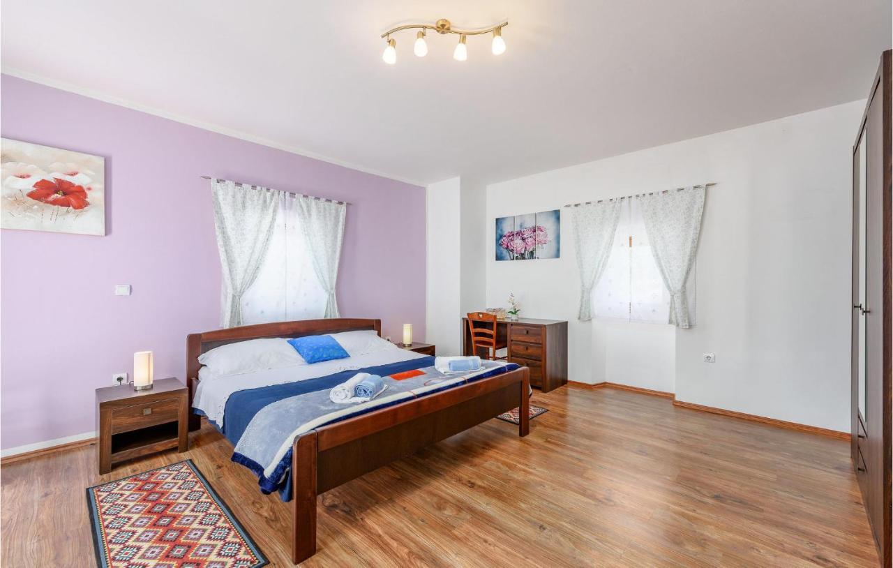 Cozy Home In Pamici With Kitchen 외부 사진